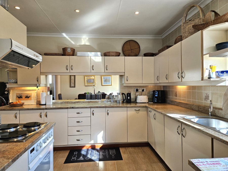 4 Bedroom Property for Sale in Wavecrest Eastern Cape